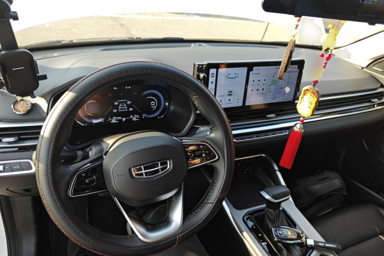 吉利汽车 帝豪 2023款 第4代冠军版 1.5L CVT尊贵型中控内饰12