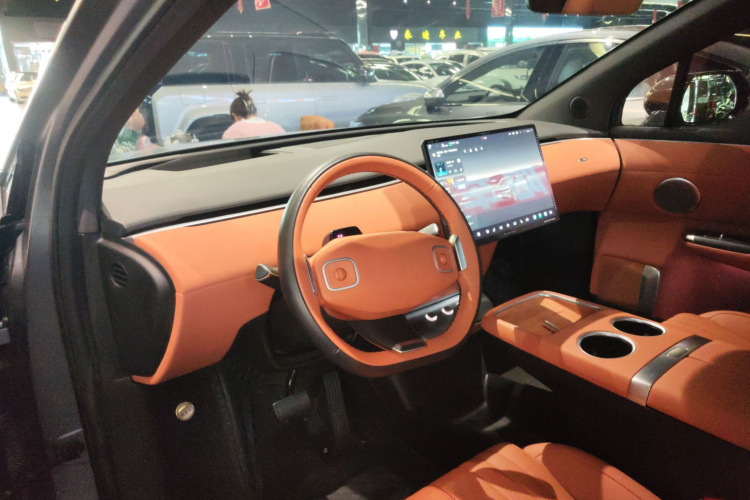 长安启源E07 2025款 纯电 四驱 90kWh Ultra高性能版中控内饰12