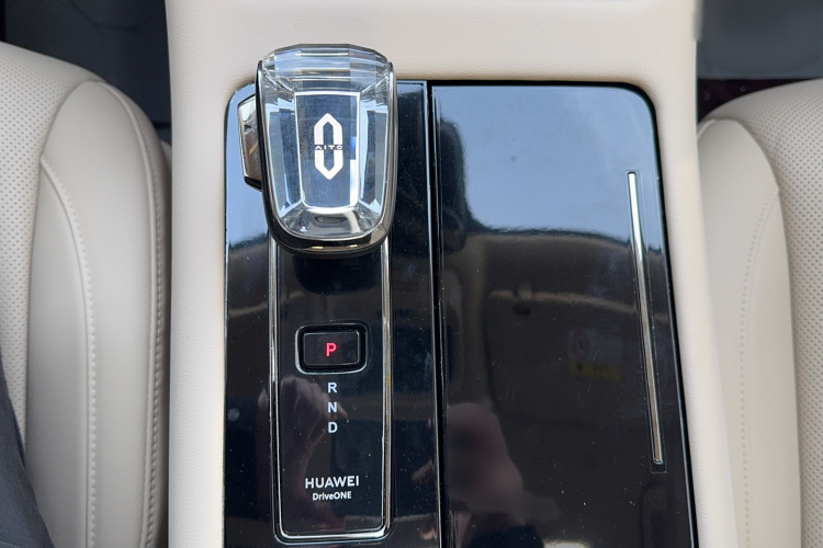 鸿蒙智行 问界M7 2024款 1.5T 后驱Plus版 5座局部细节18