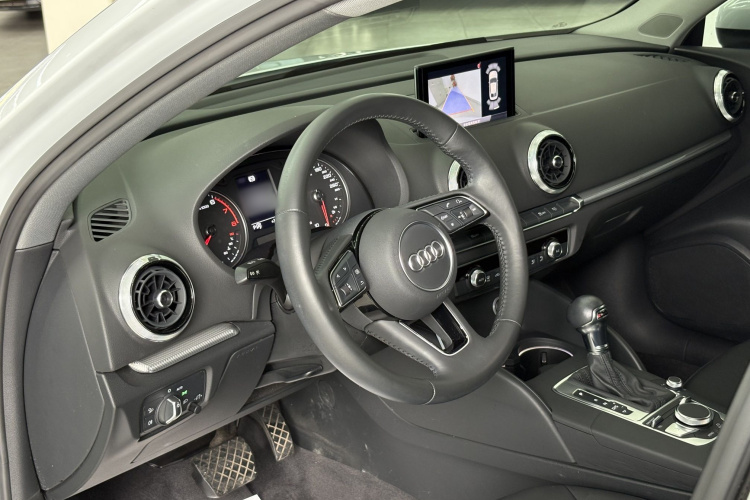 奥迪A3 2019款 Limousine 40 TFSI 风尚型 国V中控内饰7014