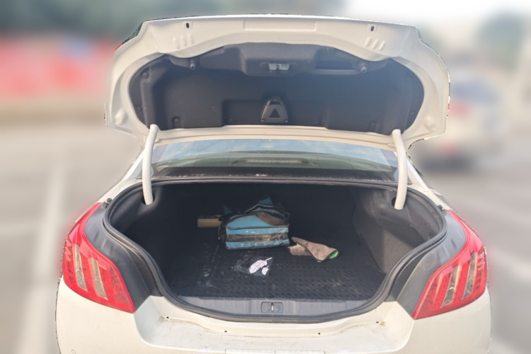 标致508 2013款 2.0L 两周年纪念 自动天窗经典版中控内饰23