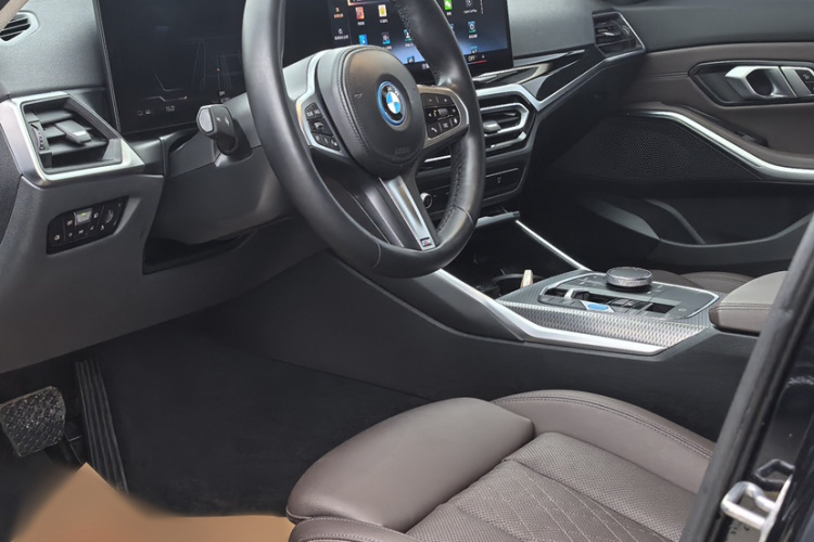 宝马i3 2023款 eDrive 40 L 曜夜套装中控内饰7001