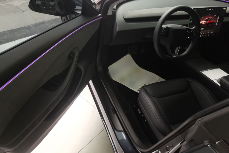 特斯拉 Model 3 2023款 后轮驱动版中控内饰20