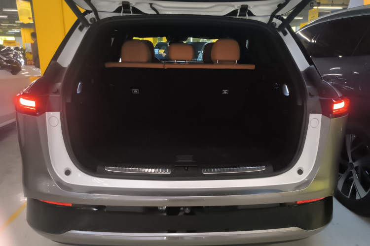 小鹏G9 2022款 650 性能版Pro机舱底盘23