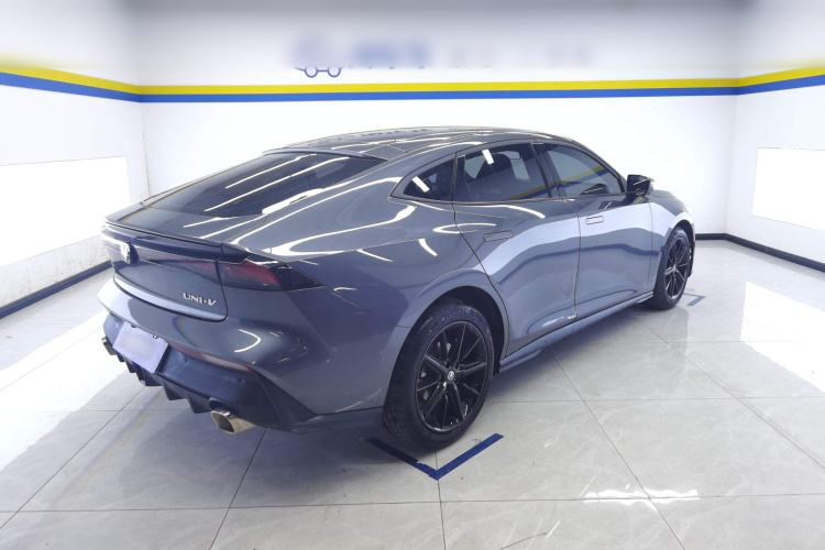 长安UNI-V 2023款 1.5T 尊享型车身外观7