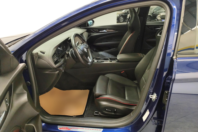 别克 君威 2020款 GS 28T 精英型中控内饰19