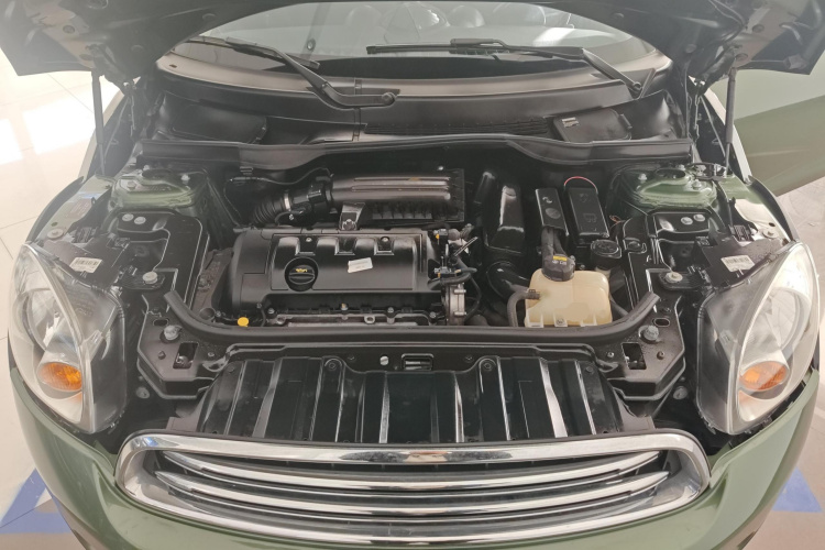 MINI Countryman 2014款 1.6L ONE机舱底盘24