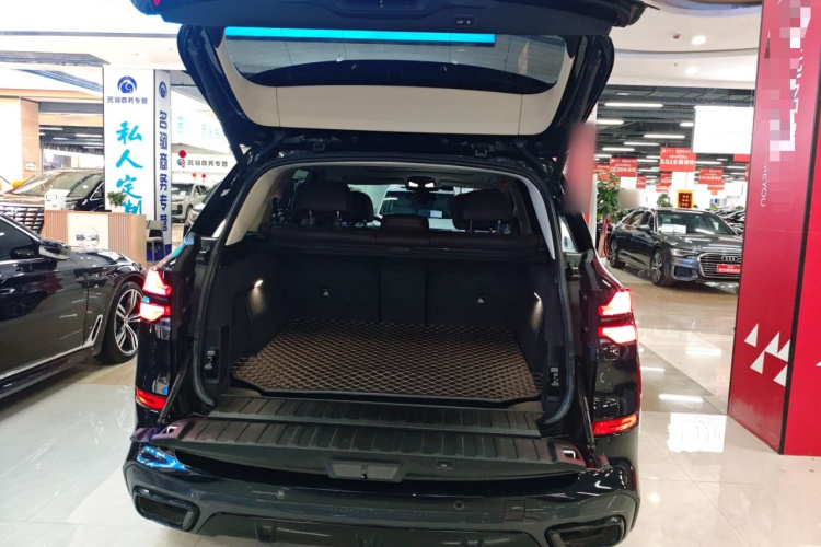 宝马X5 2023款 xDrive 30Li 尊享型M运动套装机舱底盘23