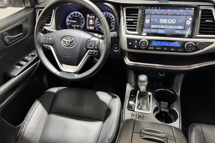 丰田 汉兰达 2018款 2.0T 四驱豪华版 7座 国V中控内饰7006