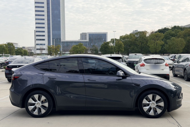 特斯拉 Model Y 2021款 长续航全轮驱动版 3D7车身外观6008