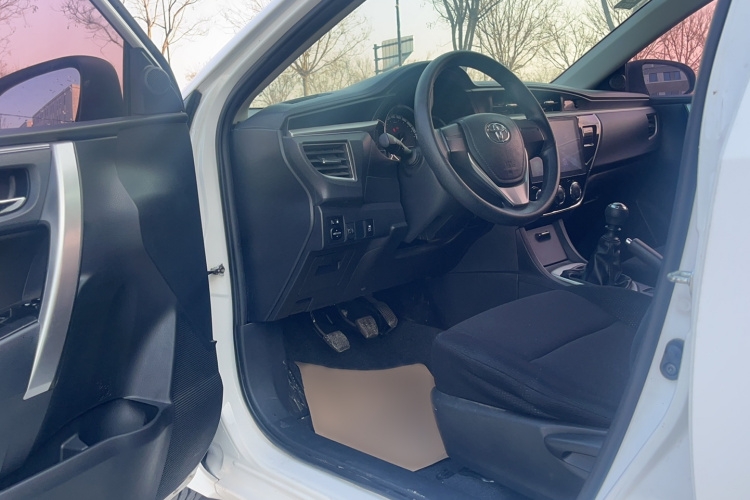 丰田 卡罗拉 2017款 1.2T 手动GL中控内饰7004