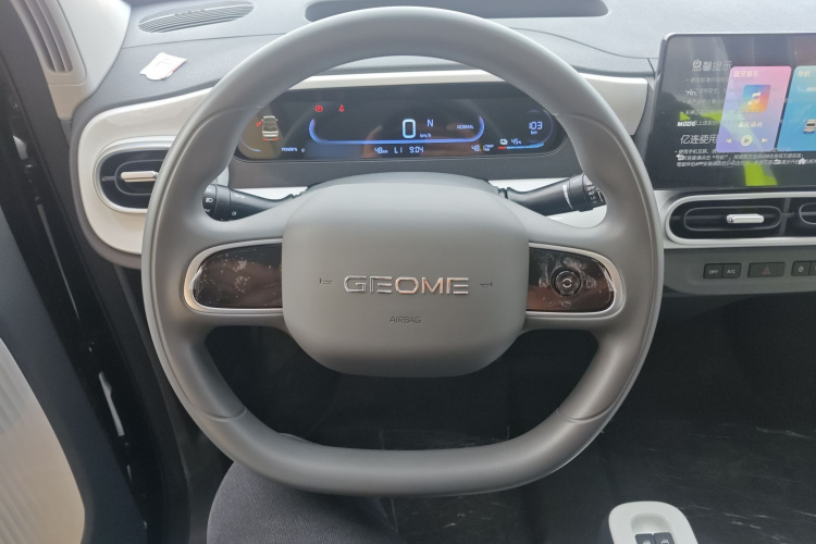 吉利银河 2025款 210km 熊猫卡丁中控内饰13