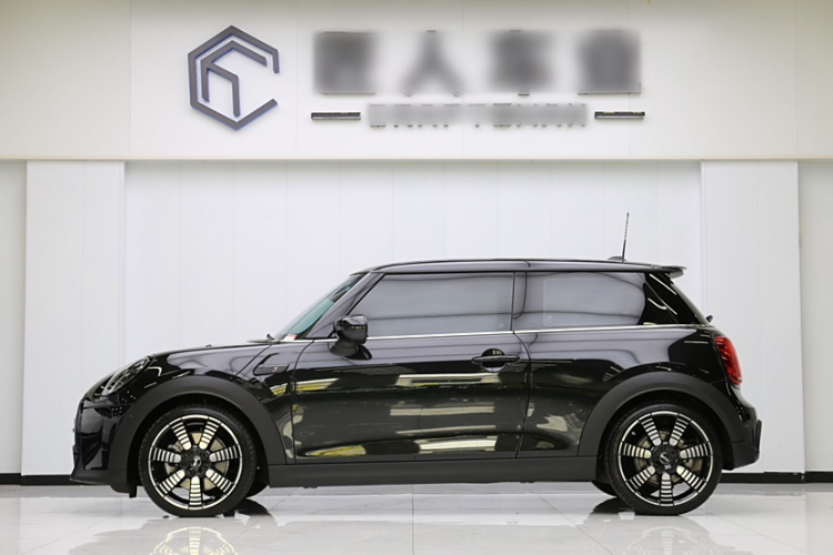 MINI 2023款 改款 2.0T COOPER S 艺术家车身外观6006