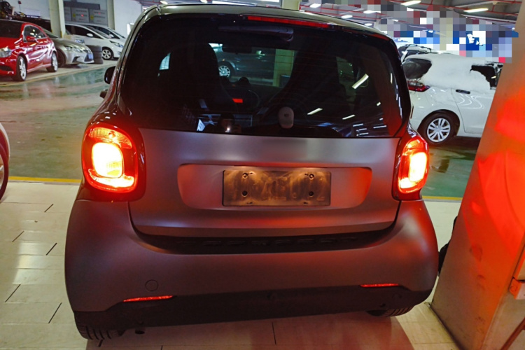 smart fortwo 2019款 0.9T 66千瓦硬顶风擎版 国VI车身外观6004