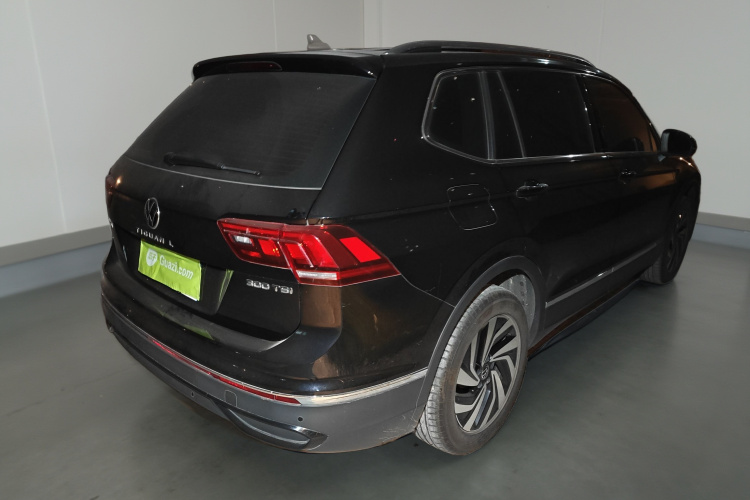 大众 途观L 2025款 出众款 300TSI 自动两驱龙腾版车身外观7