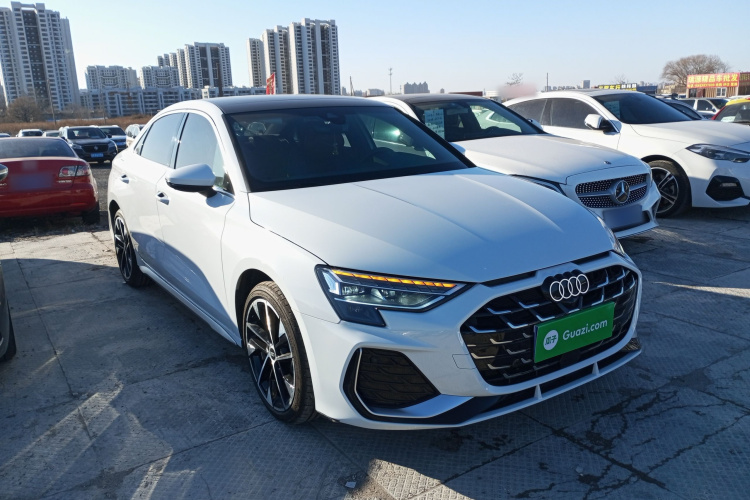 奥迪A3 2025款 A3L Limousine 35TFSI 飞驰尊享型车身外观3