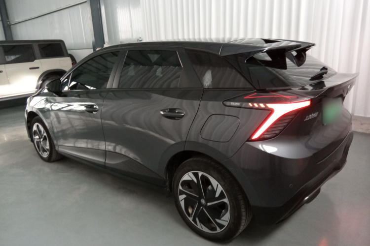 名爵 MG4 EV 2023款 415km 出海冠军版车身外观4