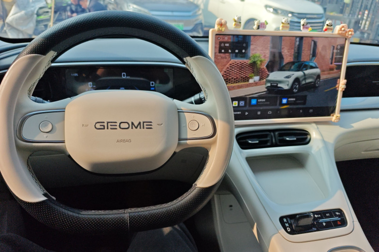 吉利银河 星愿 2025款 UP 410km 探索版中控内饰12