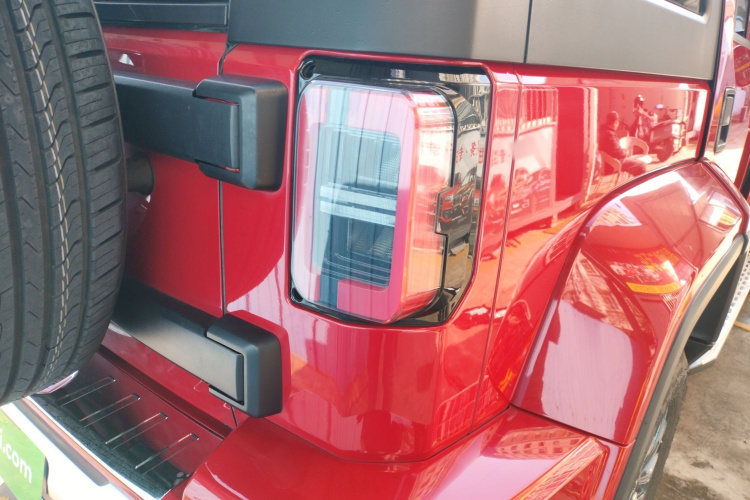 北京越野 北京BJ40 2019款 改款 2.0T 自动四驱城市猎人版尊享型 国V车身外观6001