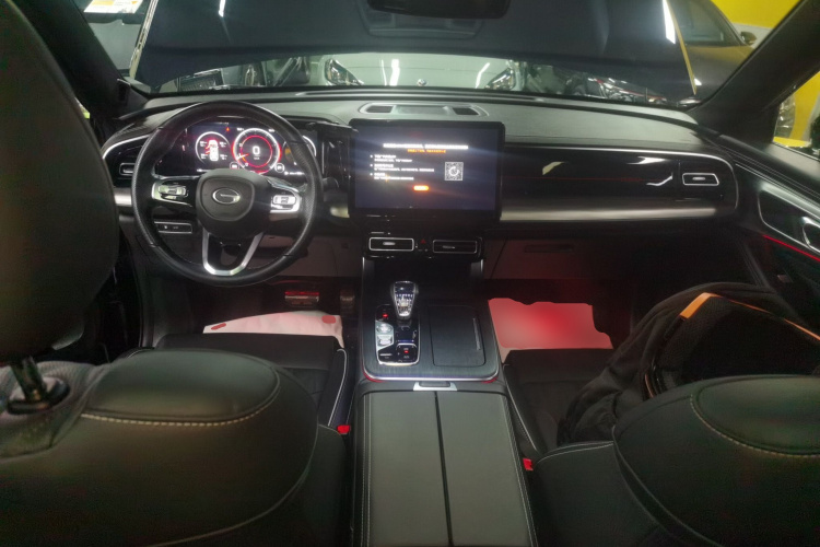 广汽传祺 传祺GS8 2022款 领航系列 2.0TGDI 两驱豪华智联版（七座）中控内饰12