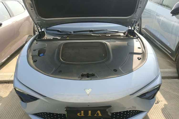 哪吒汽车 哪吒S 2022款 增程版 1160km 后驱中版机舱底盘24