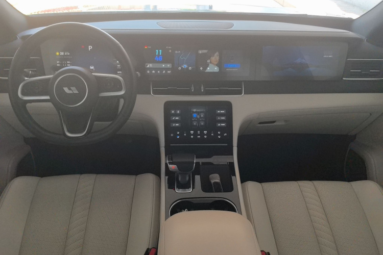 理想汽车 理想ONE 2020款 增程6座版中控内饰7003