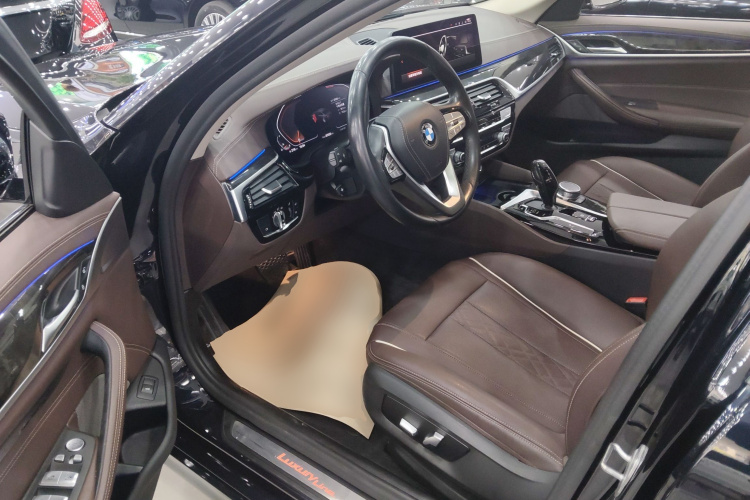 宝马5系 2022款 改款 525Li 豪华套装中控内饰20