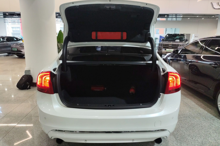 沃尔沃S60 2019款 S60L 改款 T5 智进进阶版局部细节23