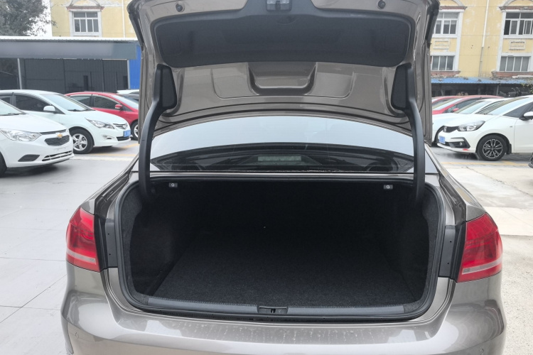 大众 帕萨特 2014款 1.8TSI DSG尊荣版机舱底盘23