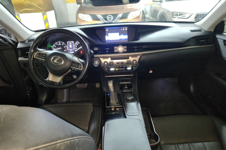 雷克萨斯ES 2015款 200 舒适版中控内饰12