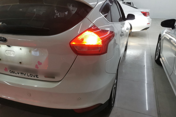 福特 福克斯 2018款 两厢经典 EcoBoost 180 自动精英型车身外观9