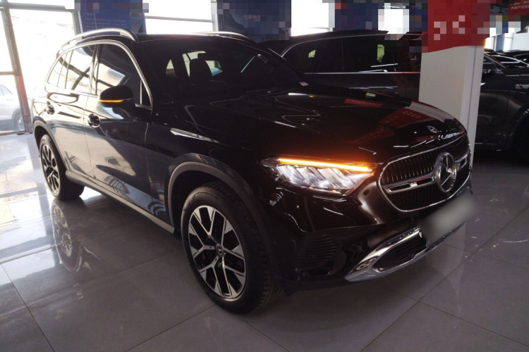奔驰GLC 2023款 改款 GLC 260 L 4MATIC 动感型 5座车身外观3