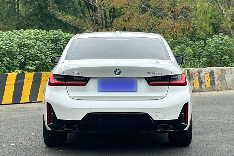 宝马3系 2025款 330Li M运动曜夜套装车身外观6008