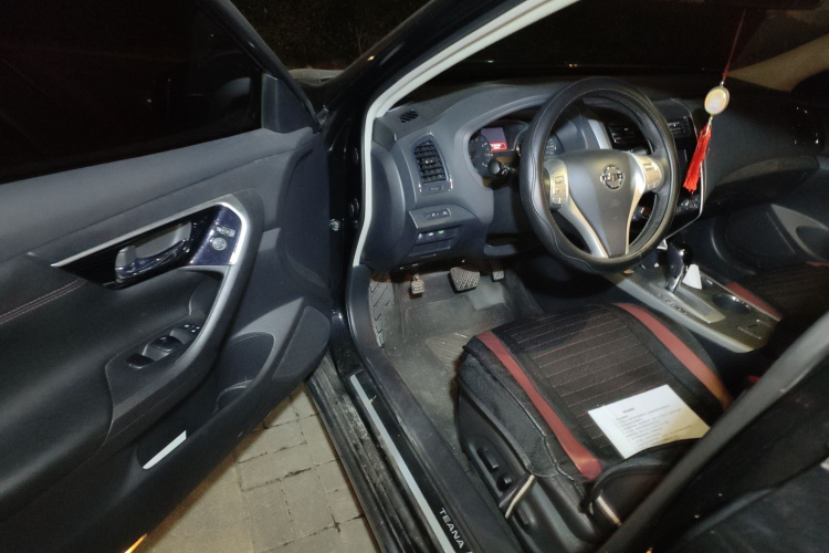 日产 天籁 2016款 改款 2.0L XL舒适版中控内饰20