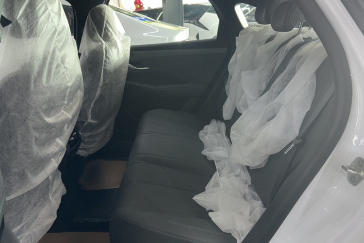 比亚迪 秦PLUS 2024款 荣耀版 DM-i 55KM领先型中控内饰7003