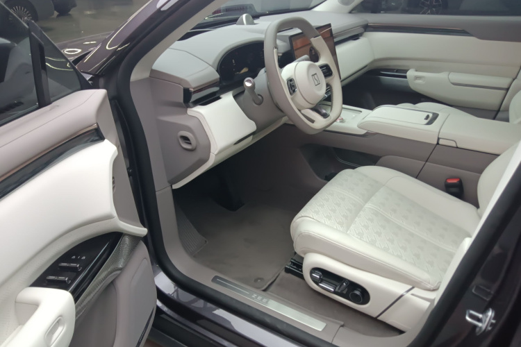 极氪7X 2025款 75kWh 后驱智驾版中控内饰7003