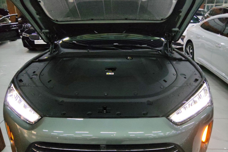 鸿蒙智行 问界M5 2022款 增程后驱标准版机舱底盘24