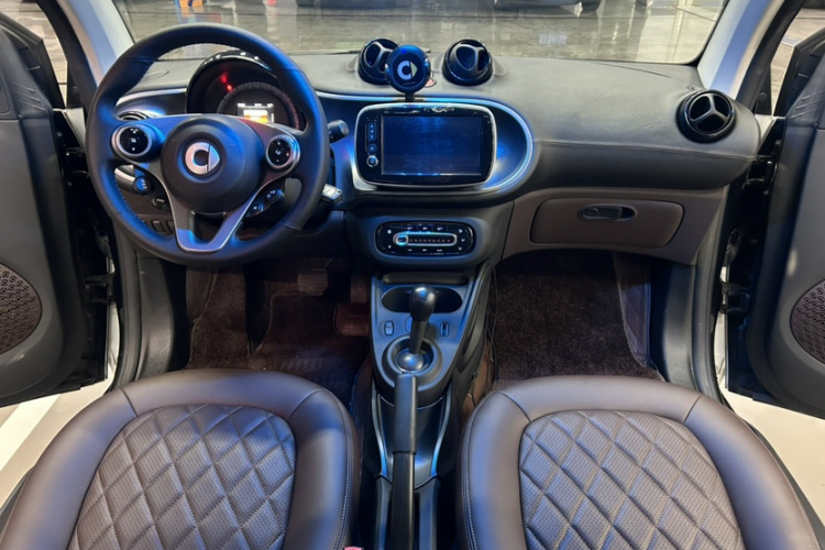 smart fortwo 2019款 0.9T 66千瓦硬顶风擎版 国VI中控内饰7002