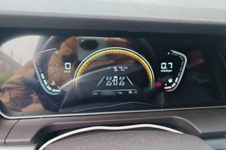 BAW北汽制造 锐胜王牌M7 2023款 1.6L 标轴创富型 7座局部细节14