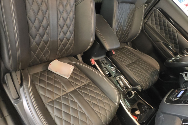 三菱 欧蓝德 2021款 2.4L 四驱致享版 7座局部细节41