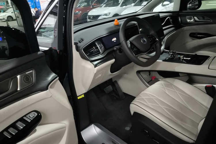 腾势D9 2024款 DM-i 1050 尊享型中控内饰20