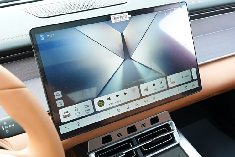 比亚迪 汉L 2025款 DM-p 四驱激光雷达旗舰型中控内饰7006