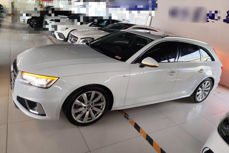 奥迪A4(进口) 2020款 Avant 先锋派 40 TFSI 时尚动感型车身外观4