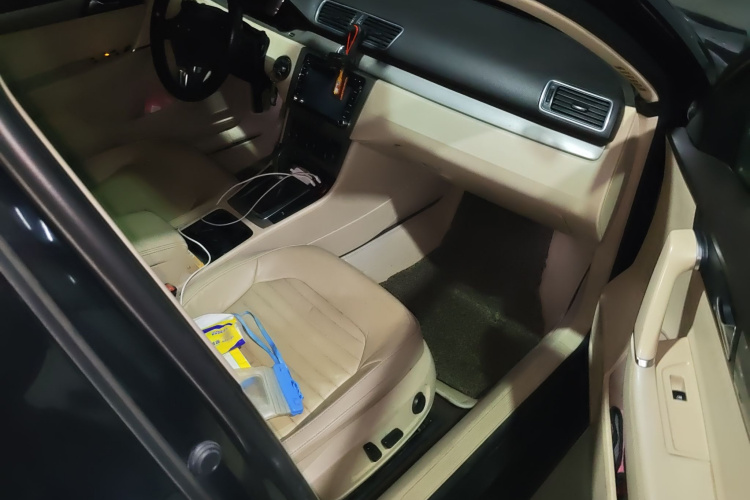 大众 迈腾 2013款 1.8TSI 领先型局部细节9005