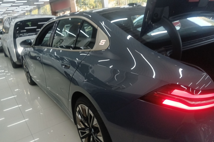 宝马5系 2024款 530Li 尊享型 豪华套装车身外观4