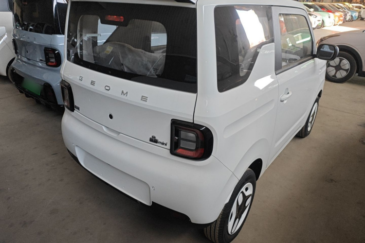 吉利银河 熊猫 2025款 210km 元气熊车身外观7