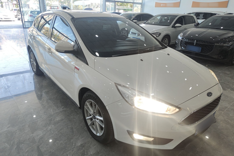 福特 福克斯 2018款 两厢经典 1.6L 自动风尚型智行版车身外观6002