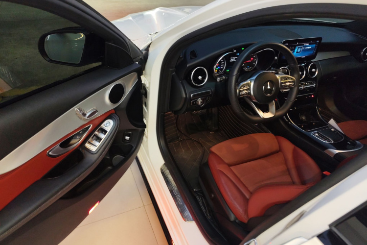 奔驰C级 2019款 C 260 运动版中控内饰20