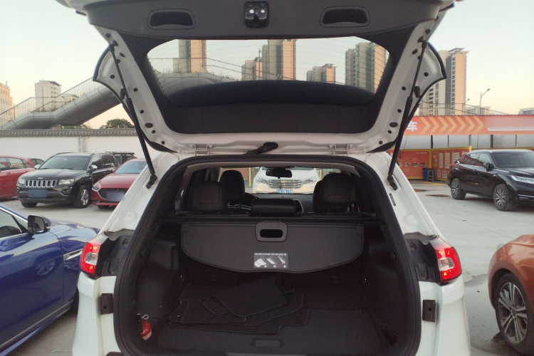 Jeep 自由光 2017款 2.0L 优越版机舱底盘23