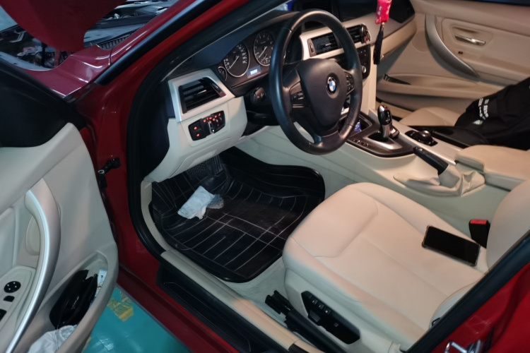 宝马3系 2013款 316i 进取型中控内饰20